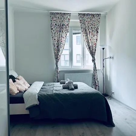 Cozy Place With A Balcony Apartment *