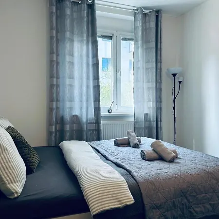 Cozy Place With A Balcony Apartamento